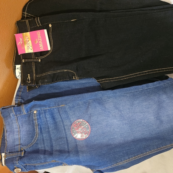 2 Girl Jeans Set - Picture 4 of 5